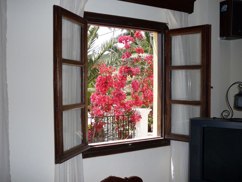 Hotel Porto Potha Telendos ภายนอก รูปภาพ